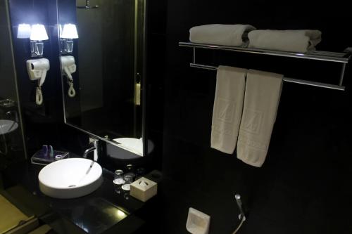 Amaroossa Cosmo Jakarta Room Type - Executive King Room