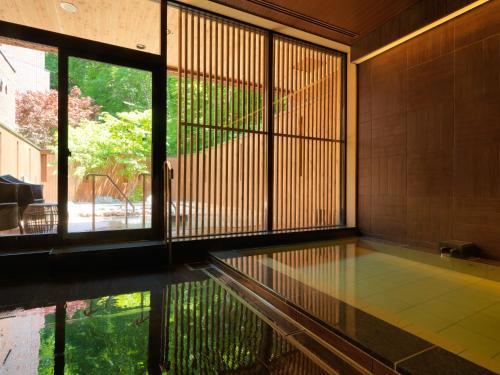 Hot spring bath, Niseko Konbu Onsen Tsuruga Besso Moku No Sho in Rankoshi