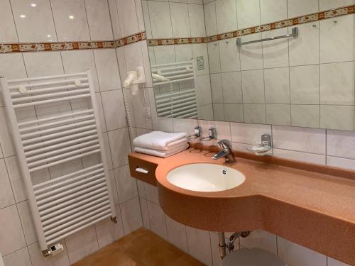 Superior Double Room image 6