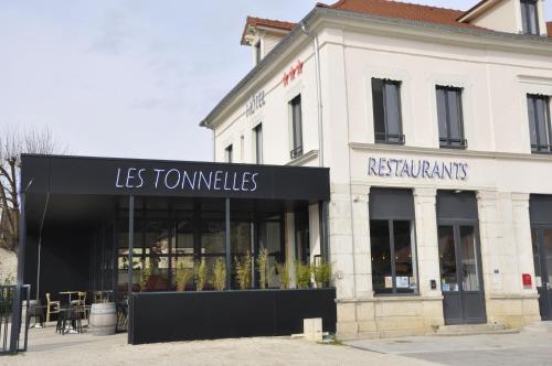 Les Tonnelles