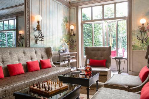190693661 La Réserve Paris Hotel & Spa