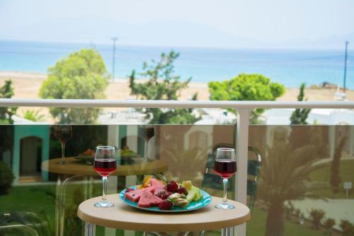 Sovereign Beach Hotel - image 7