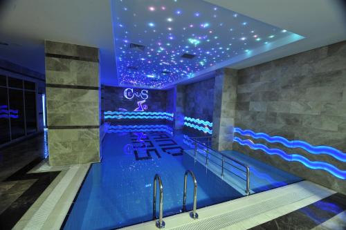 Instal·lacions recreatives, Grand Cenas Hotel in Agri