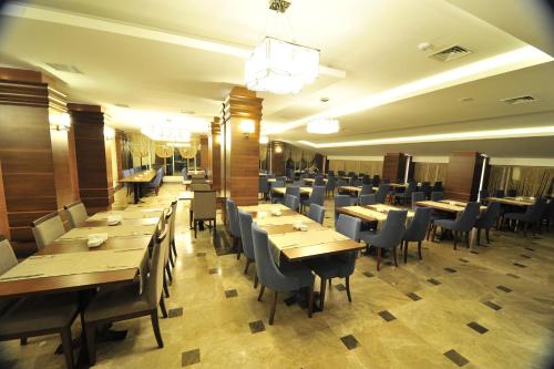 Restaurant, Grand Cenas Hotel in Agri