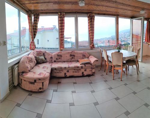 One-Bedroom Apartment with Sea View