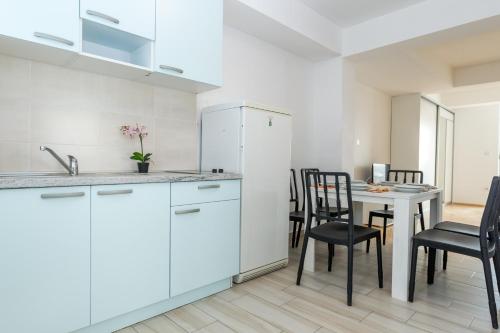 Apartments by the sea Semy