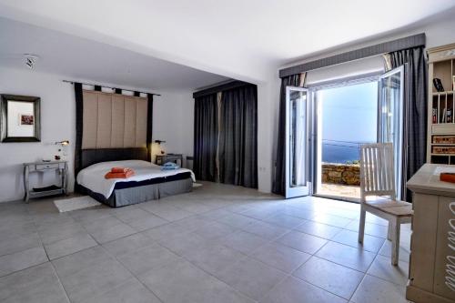  Lia Luxury Villa in Kalafatis