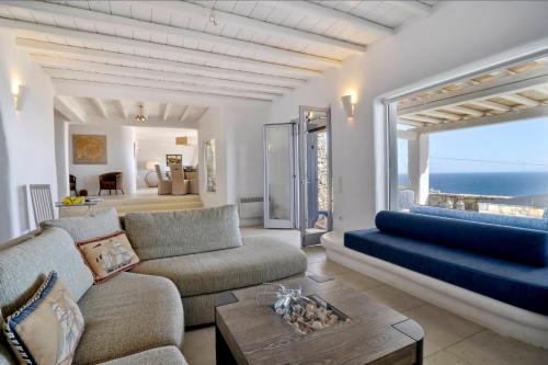  Lia Luxury Villa in Kalafatis