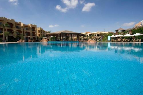Swimming pool, Swiss Inn Pyramids Golf Resort in 6th October