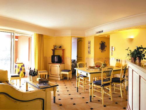 Lagrange Vacances Port-Marine Lagrange Prestige Port Marine is conveniently located in the popular Sainte-Maxime area. Both business travelers and tourists can enjoy the hotels facilities and services. Facilities like family room