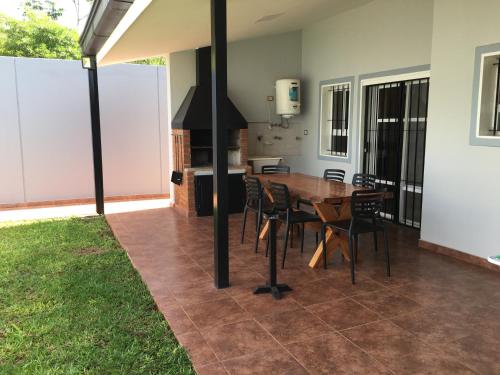 Casa con Garage Puerto Iguazú zona residencial - image 2