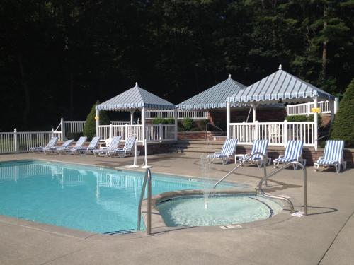 Colonel Williams Resort and Suites - image 14