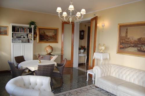 OASIS Golden Lagoon Chalet - image 7