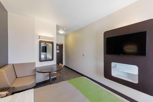Queen Room - Non-Smoking