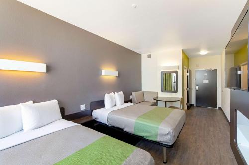 2 double beds