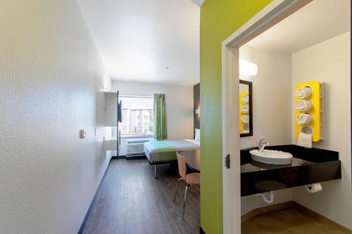 1 queen bed