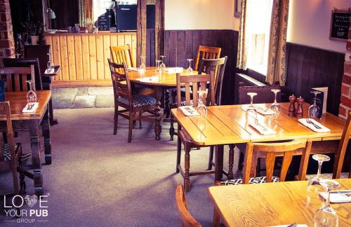 The Rising Sun Inn in 克蘭菲爾德