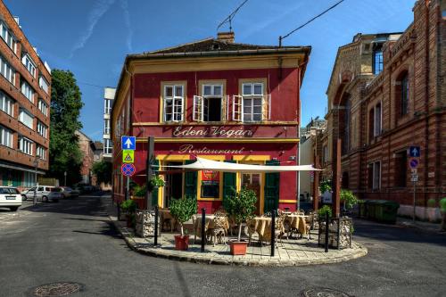 Santico Art Hotel and Hostel, Budapest bei Törökbálint