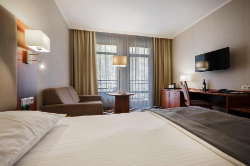 2 twin beds, 1 sofa bed