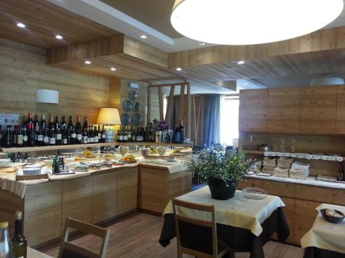 Restaurant, Hotel Pedretti in Branzi