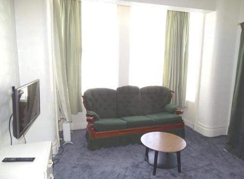 One-Bedroom Apartment room in Beeton Villas Holiday Apartments
