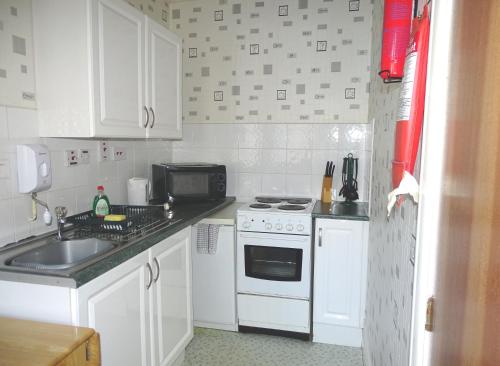 One-Bedroom Apartment image 3
