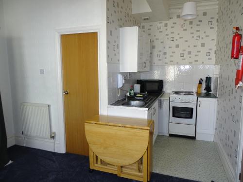 One-Bedroom Apartment image 4