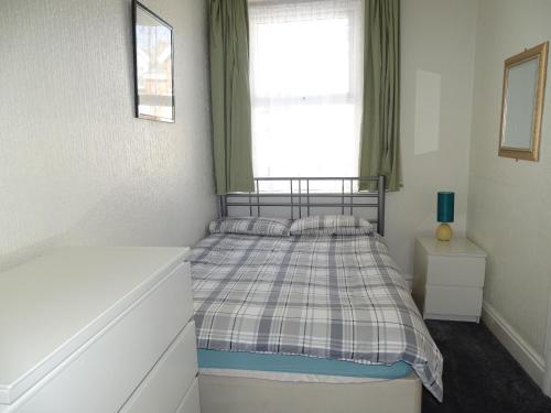 One-Bedroom Apartment image 6