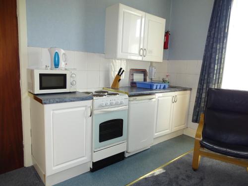 One-Bedroom Apartment image 4
