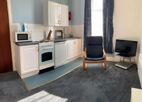 One-Bedroom Apartment image 2