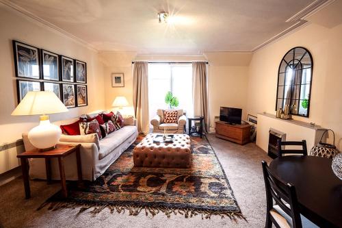 Butler's Apartment. Flat 5, Dalmore House, Helensburgh, Scotland G84 8JP in 海倫斯堡