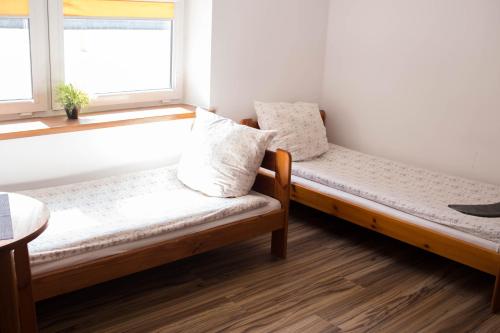 Hotelik Okęcie 39 - Nocleg i Parking Blisko Lotnisko Okęcie – Warsaw, NC