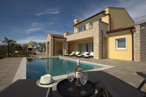  Luxury Villa Lidija, Ferienwohnung in Brzac