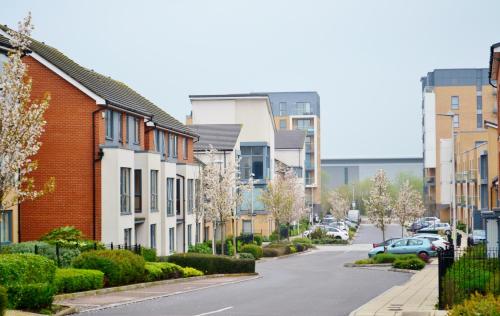 Modern Luxury House with Charming Garden Reading gîte à louer Millenium Madejski