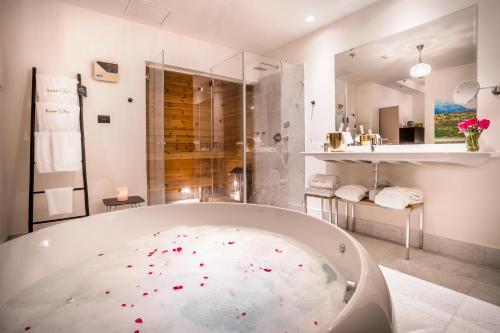 화장실, 레어 센스 호텔 (Lear Sense Hotel) in 게데라