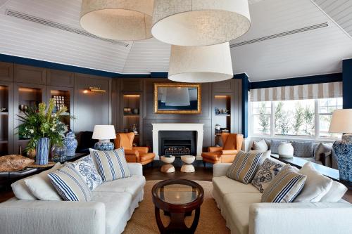 Pub/salon, Anchorage Port Stephens in Port Stephens