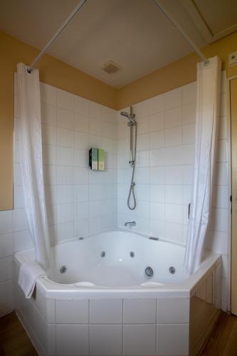 جاكوزي, Abbella Lodge Motel in بابانيو