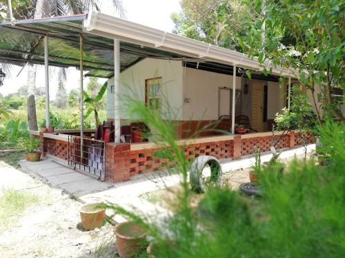 The Lodge Taman Flash Gordon Penampang