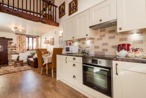 Bridge End Farm Cottages - image 9