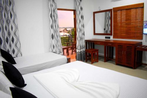 Blue Sky Hotel Yala in Yala