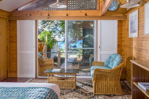 Kims Beachside Retreat Room Type - Garden Bungalow with Hot Tub