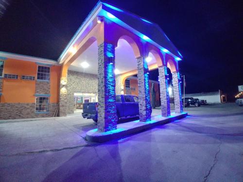 Howard Johnson by Wyndham Pecos - image 8