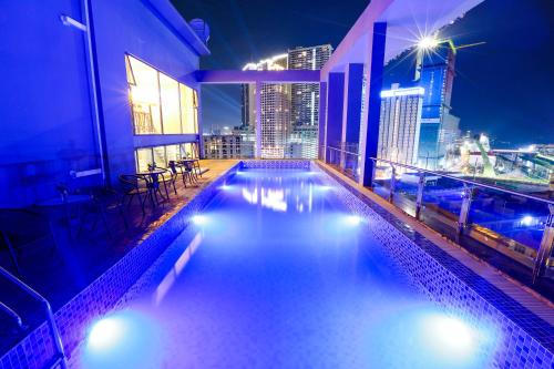 Swimming pool, Diamond Pearl Hotel in Koh Pich