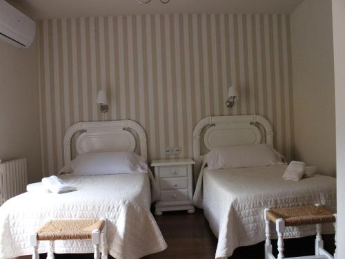 Hotel Casa Domenc - Tap to explore photos