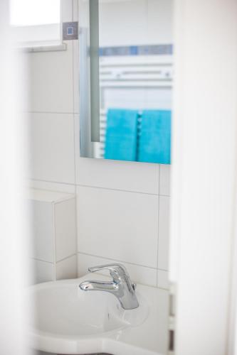 Small Single Room image 3