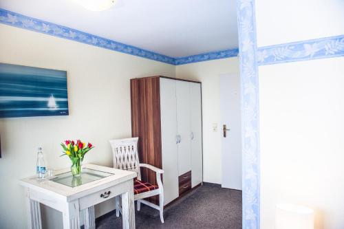 Single Room image 7