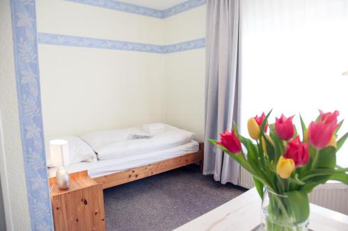 Single Room image 6