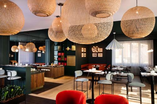 ผับ/เลาจน์, Hotel Le Colombier in อูบาเน