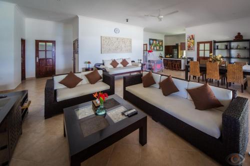 Villa Segara Murti - Stylish Beachfront Villa!