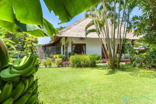 Villa Segara Murti - Stylish Beachfront Villa!